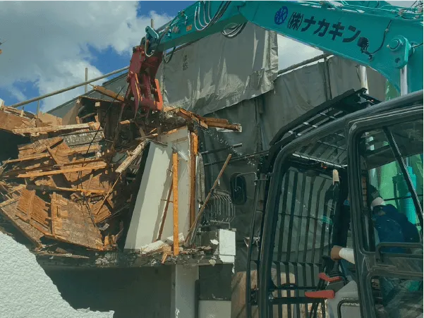 株式会社ナカキン 採用情報スライド6 解体風景