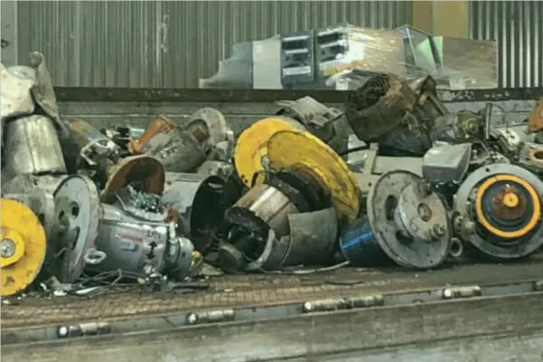 解体スクラップ